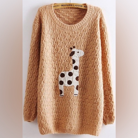 Sweaters - cable knit pull over sweater with giraffe So soft